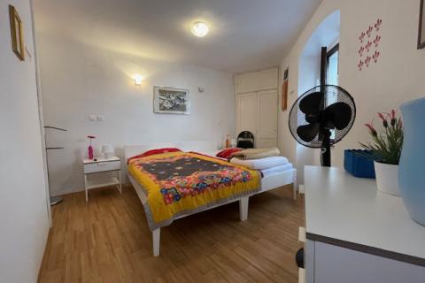 Cres,Grad Cres, autohtona kuća 65 m2, 150 m od gradske rive