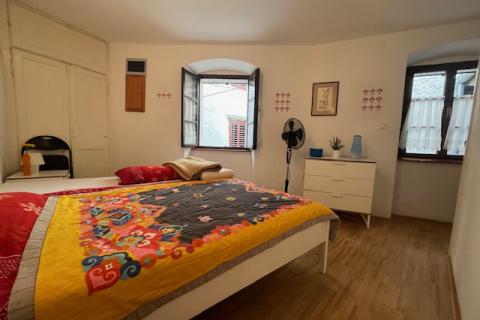 Cres,Grad Cres, autohtona kuća 65 m2, 150 m od gradske rive