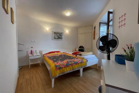 Cres,Grad Cres, autohtona kuća 65 m2, 150 m od gradske rive