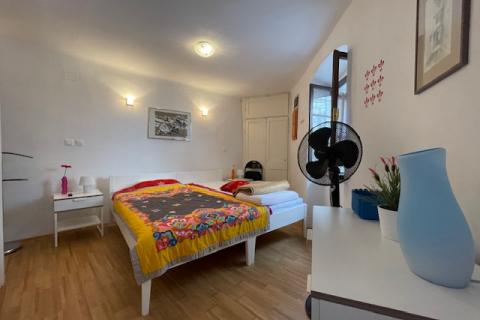 Cres,Grad Cres, autohtona kuća 65 m2, 150 m od gradske rive