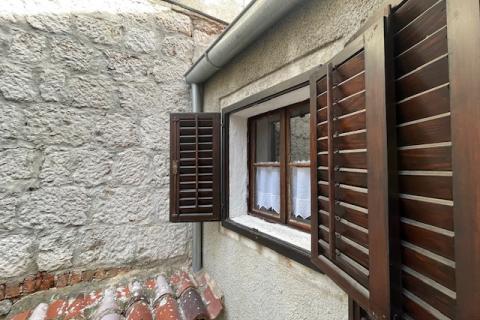 Cres,Grad Cres, autohtona kuća 65 m2, 150 m od gradske rive