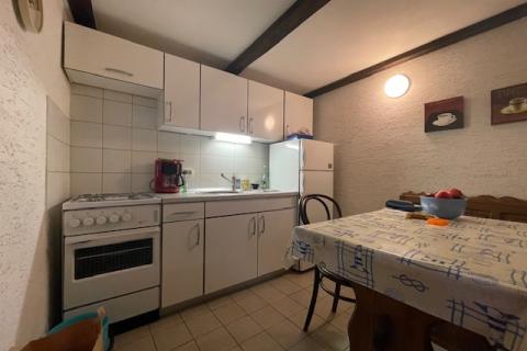 Cres,Grad Cres, autohtona kuća 65 m2, 150 m od gradske rive