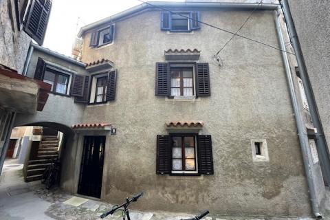 Cres,Grad Cres, autohtona kuća 65 m2, 150 m od gradske rive