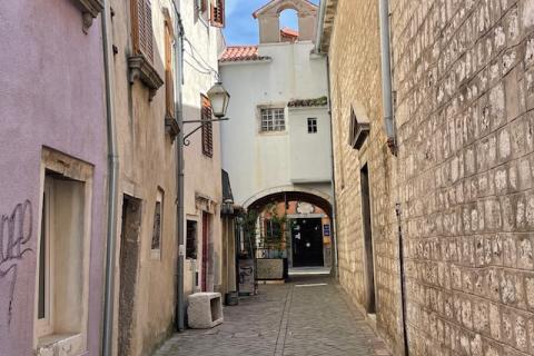 Cres,Grad Cres, autohtona kuća 65 m2, 150 m od gradske rive