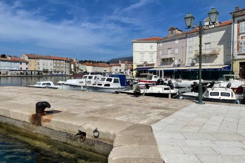 Cres,Grad Cres, autohtona kuća 65 m2, 150 m od gradske rive