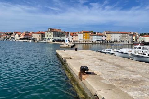 Cres,Grad Cres, autohtona kuća 65 m2, 150 m od gradske rive