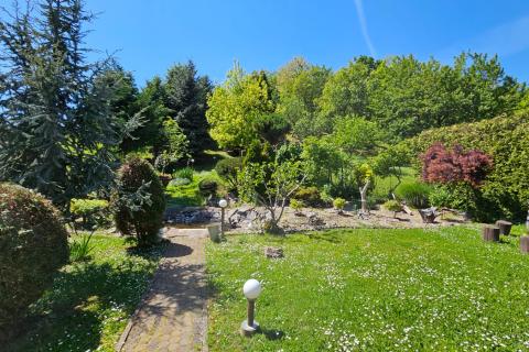 Obiteljska Kuća, Vrapče 460 m2 s prekrasnim parkom