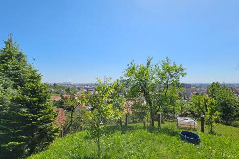 Obiteljska Kuća, Vrapče 460 m2 s prekrasnim parkom