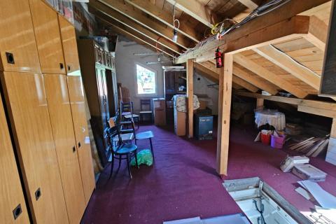 Obiteljska Kuća, Vrapče 460 m2 s prekrasnim parkom