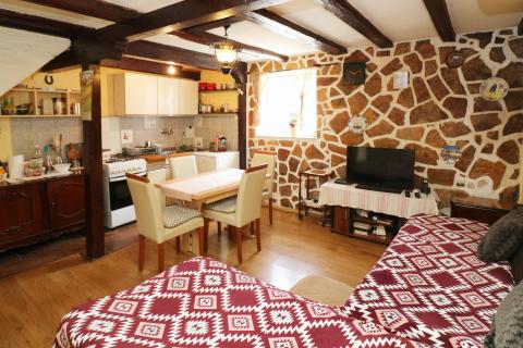 POREČ, okolica- kamena kućica u nizu