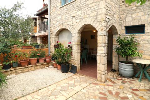 POREČ, okolica- kamena kućica u nizu