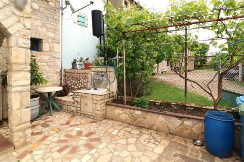 POREČ, okolica- kamena kućica u nizu