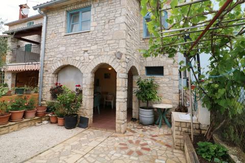 POREČ, okolica- kamena kućica u nizu