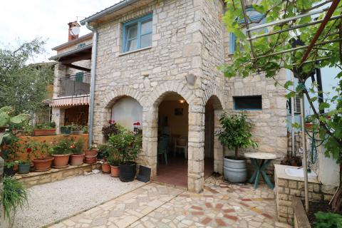 POREČ, okolica- kamena kućica u nizu