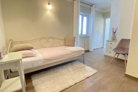 Дом Malinska, Malinska-Dubašnica, 1.000m2