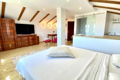 Дом Malinska, Malinska-Dubašnica, 1.000m2