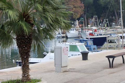 Novigrad centar, stan 73 m2 prvi red do mora