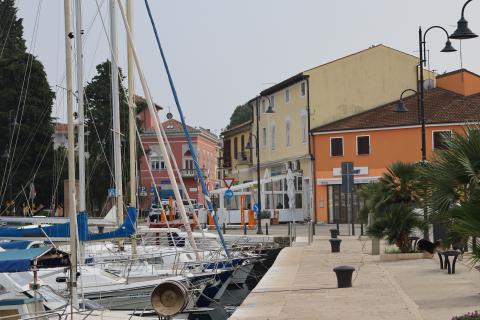 Novigrad centar, stan 73 m2 prvi red do mora