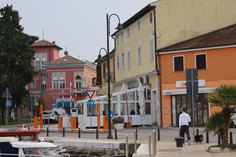 Novigrad centar, stan 73 m2 prvi red do mora
