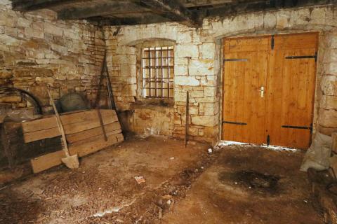 TINJAN-dvije kamene kuće za renovaciju