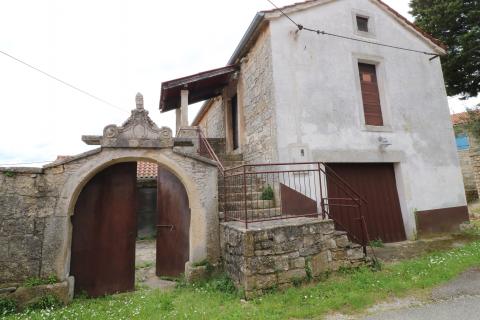 TINJAN-dvije kamene kuće za renovaciju