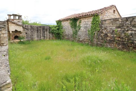 TINJAN-dvije kamene kuće za renovaciju