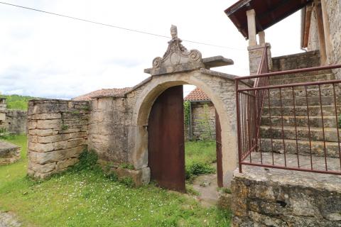 TINJAN-dvije kamene kuće za renovaciju