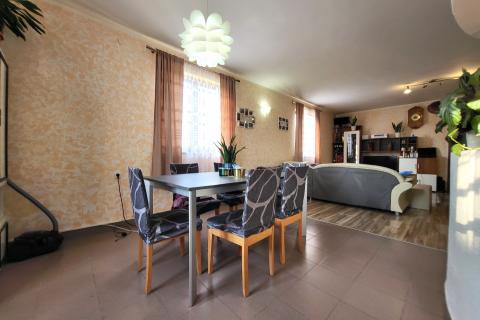 Pula, Šijana, prostran stan sa velikim potencijalom