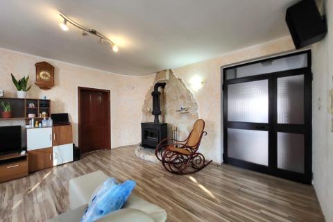 Pula, Šijana, prostran stan sa velikim potencijalom