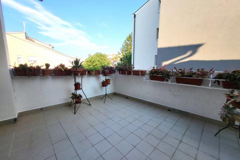 Pula, Šijana, prostran stan sa velikim potencijalom