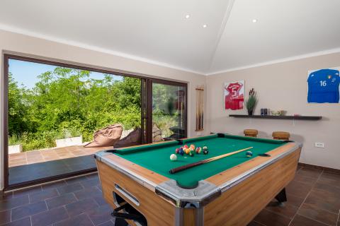 TINJAN - Kamena vila sa bazenom