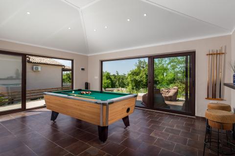 TINJAN - Kamena vila sa bazenom