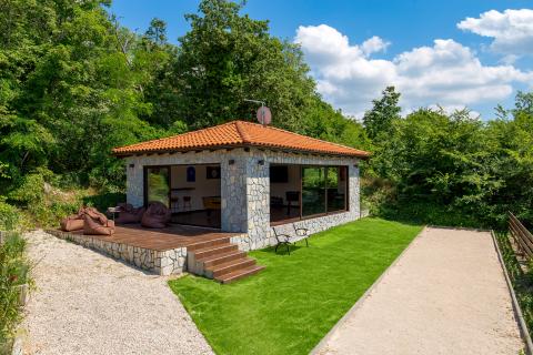 TINJAN - Kamena vila sa bazenom