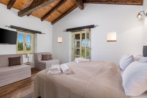 TINJAN - Kamena vila sa bazenom