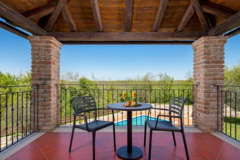 TINJAN - Kamena vila sa bazenom