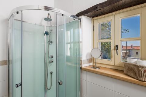 TINJAN - Kamena vila sa bazenom