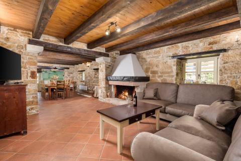 TINJAN - Kamena vila sa bazenom