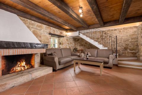 TINJAN - Kamena vila sa bazenom