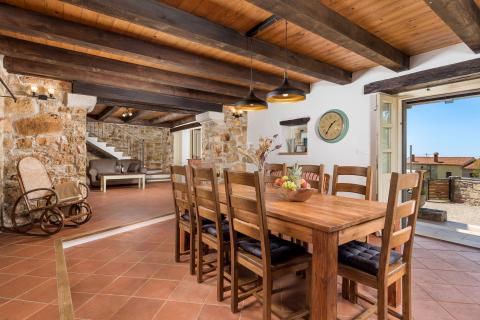 TINJAN - Kamena vila sa bazenom