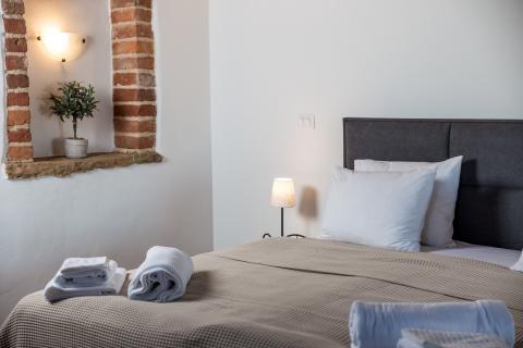 TINJAN - Kamena vila sa bazenom