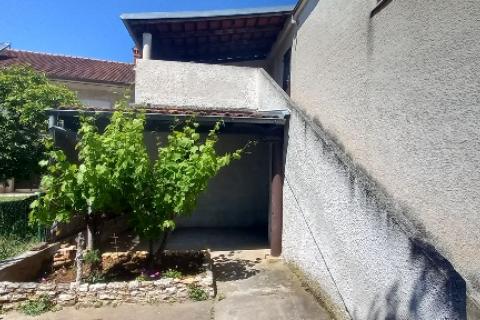 Istra,Pula predgrađe-kuća s dvorištem