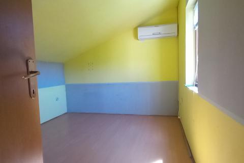 Istra,Pula predgrađe-kuća s dvorištem