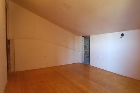 Istra,Pula predgrađe-kuća s dvorištem