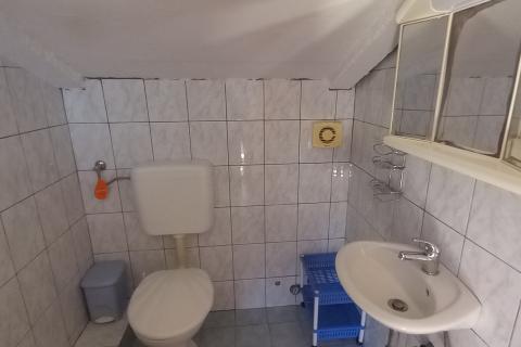 Istra,Pula predgrađe-kuća s dvorištem