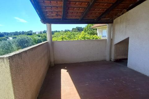 Istra,Pula predgrađe-kuća s dvorištem