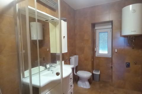 Istra,Pula predgrađe-kuća s dvorištem