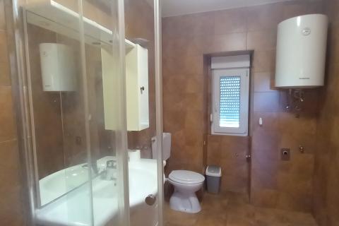 Istra,Pula predgrađe-kuća s dvorištem