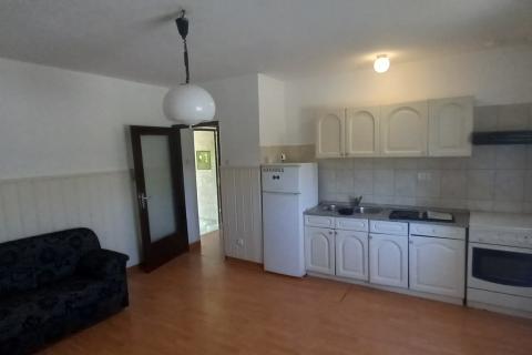 Istra,Pula predgrađe-kuća s dvorištem