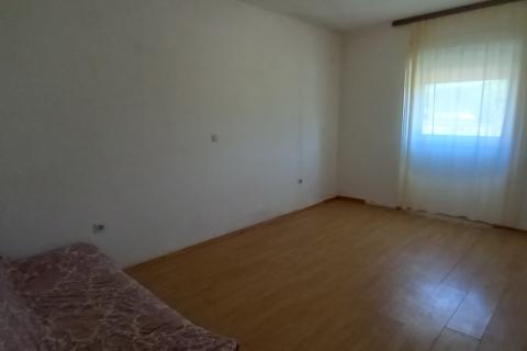 Istra,Pula predgrađe-kuća s dvorištem