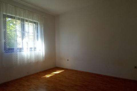 Istra,Pula predgrađe-kuća s dvorištem